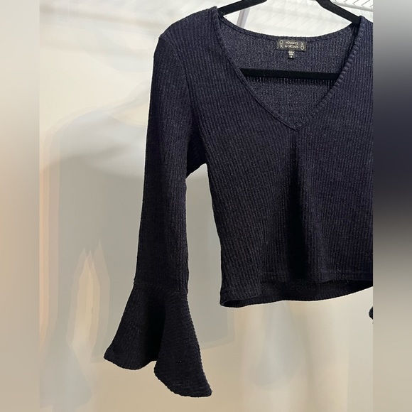 Navy blue flowy sleeve crop top - Picture 5 of 5